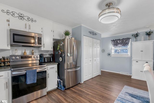 208 Agewood Drive, Simpsonville, SC 29680