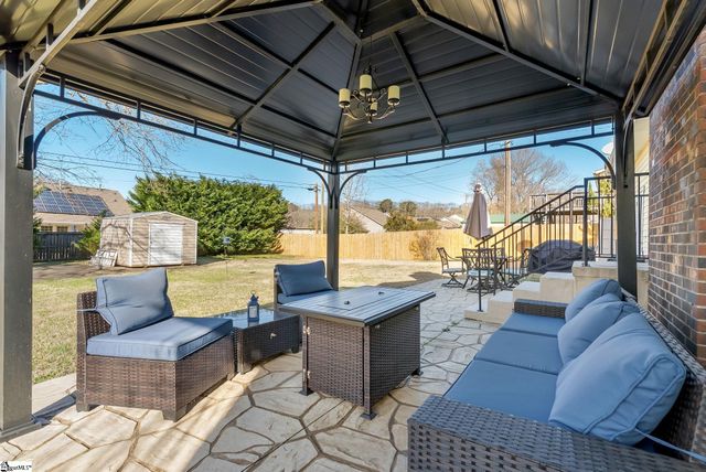 208 Agewood Drive, Simpsonville, SC 29680