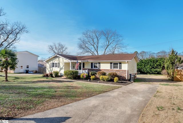 208 Agewood Drive, Simpsonville, SC 29680