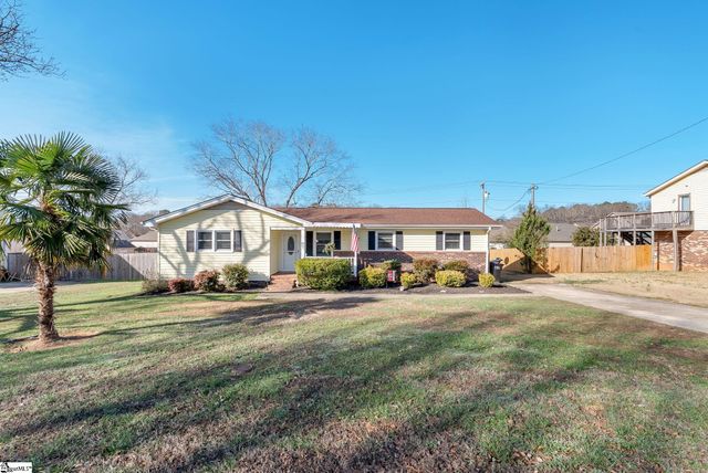 208 Agewood Drive, Simpsonville, SC 29680