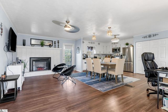 208 Agewood Drive, Simpsonville, SC 29680