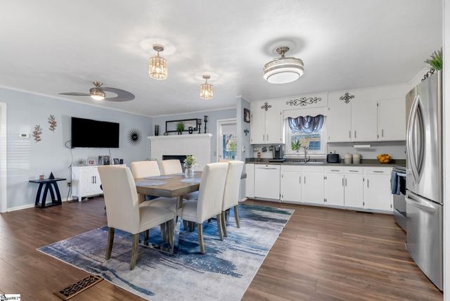 208 Agewood Drive, Simpsonville, SC 29680