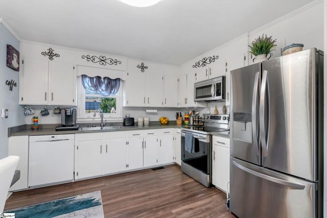 208 Agewood Drive, Simpsonville, SC 29680