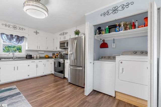 208 Agewood Drive, Simpsonville, SC 29680