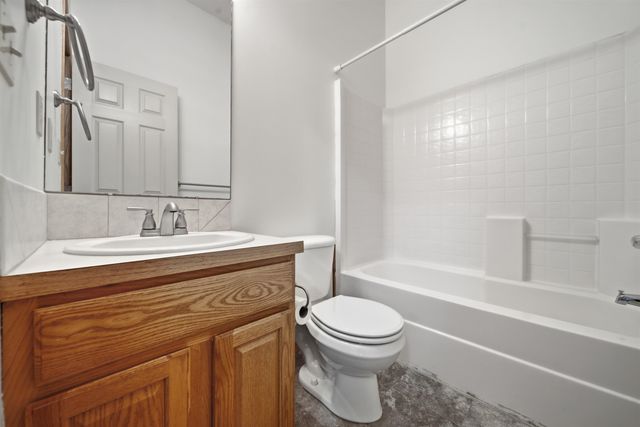 1114 N Fontenelle Dr, Derby, KS 67037