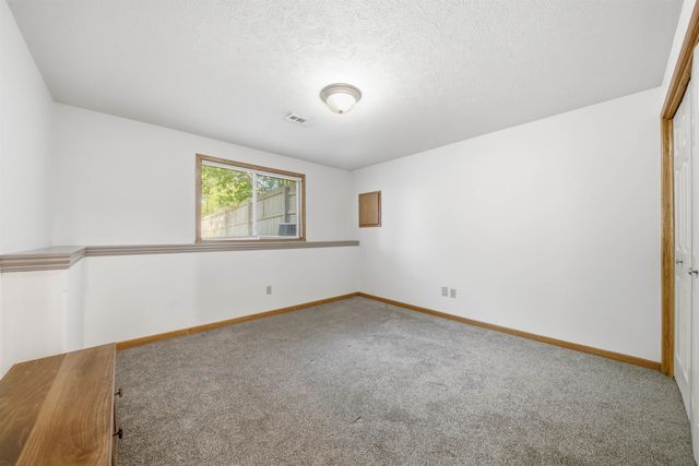 1114 N Fontenelle Dr, Derby, KS 67037