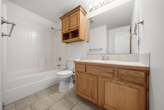 1114 N Fontenelle Dr, Derby, KS 67037