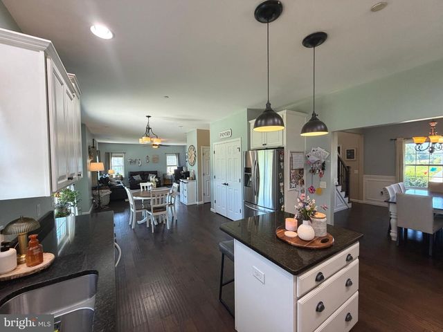 200 IRISH DR, New Oxford, PA 17350