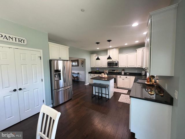 200 IRISH DR, New Oxford, PA 17350