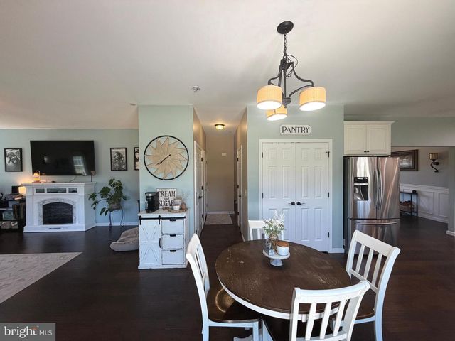 200 IRISH DR, New Oxford, PA 17350