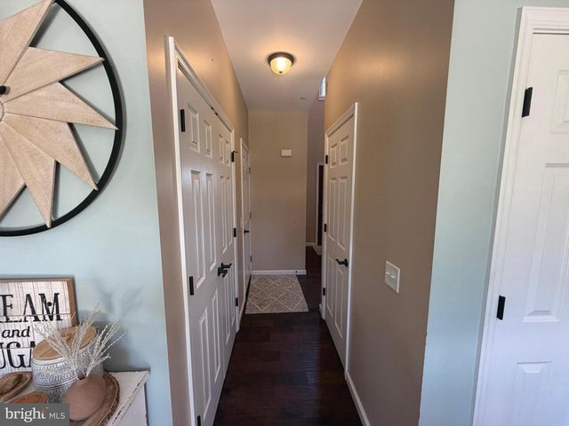 200 IRISH DR, New Oxford, PA 17350
