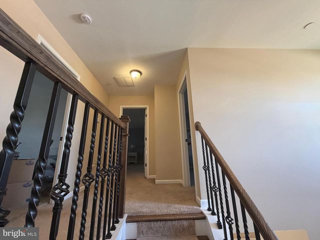 200 IRISH DR, New Oxford, PA 17350