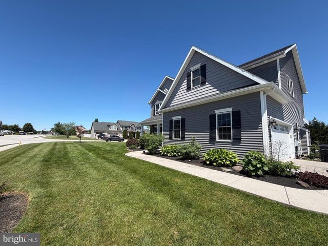 200 IRISH DR, New Oxford, PA 17350