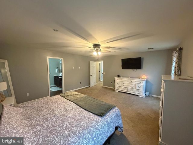 200 IRISH DR, New Oxford, PA 17350
