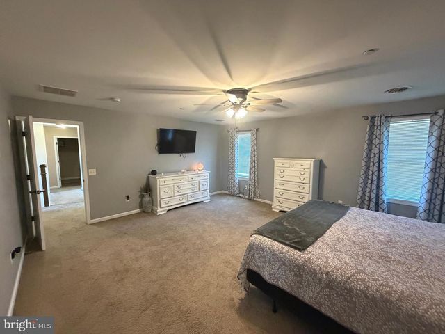 200 IRISH DR, New Oxford, PA 17350