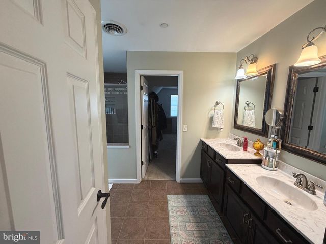 200 IRISH DR, New Oxford, PA 17350