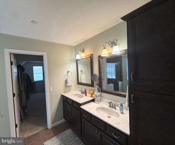 200 IRISH DR, New Oxford, PA 17350