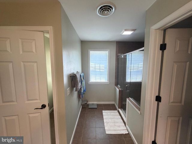 200 IRISH DR, New Oxford, PA 17350