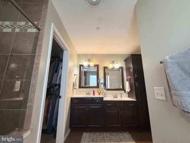 200 IRISH DR, New Oxford, PA 17350