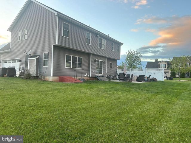 200 IRISH DR, New Oxford, PA 17350