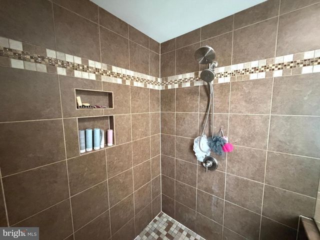 200 IRISH DR, New Oxford, PA 17350
