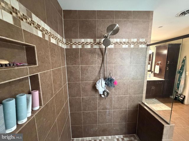 200 IRISH DR, New Oxford, PA 17350