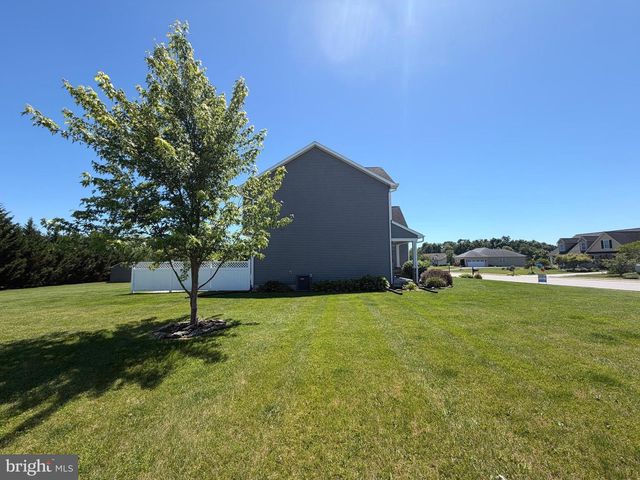 200 IRISH DR, New Oxford, PA 17350