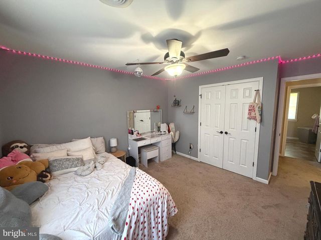 200 IRISH DR, New Oxford, PA 17350