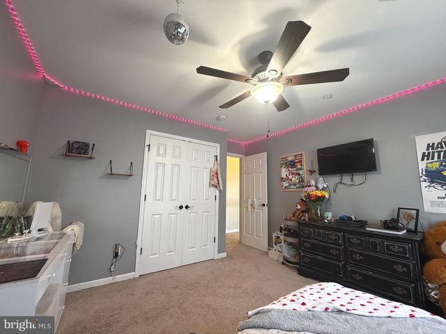 200 IRISH DR, New Oxford, PA 17350