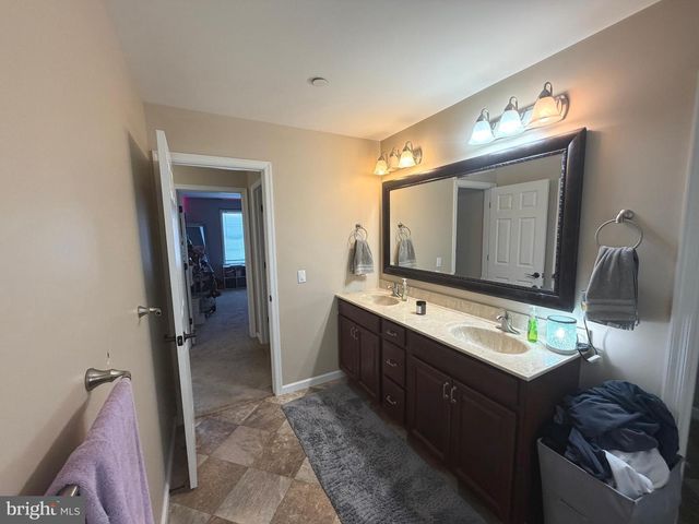 200 IRISH DR, New Oxford, PA 17350