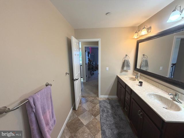 200 IRISH DR, New Oxford, PA 17350
