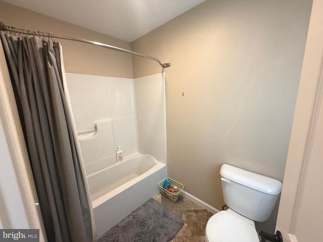 200 IRISH DR, New Oxford, PA 17350