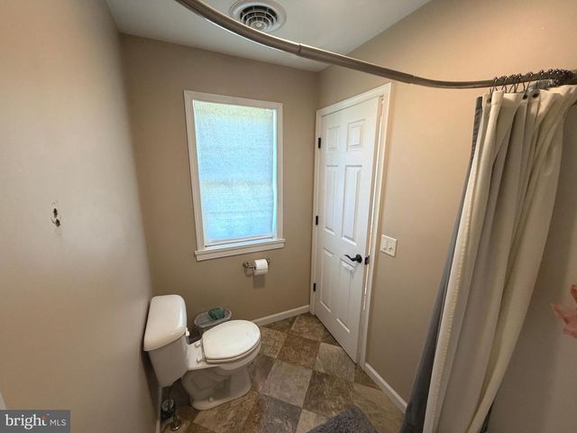 200 IRISH DR, New Oxford, PA 17350