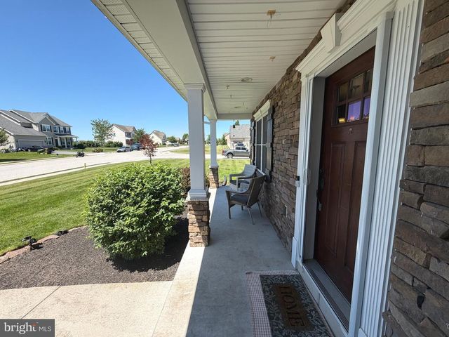 200 IRISH DR, New Oxford, PA 17350