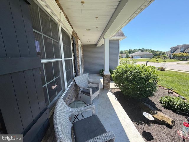 200 IRISH DR, New Oxford, PA 17350