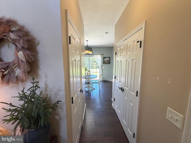 200 IRISH DR, New Oxford, PA 17350