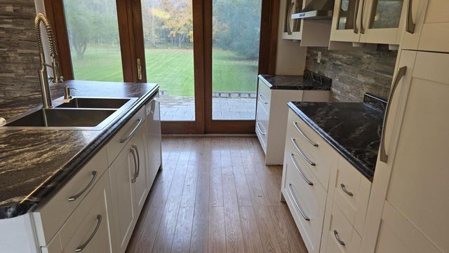 2902 S 124th STREET, West Allis, WI 53227