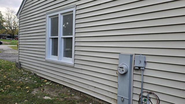 2902 S 124th STREET, West Allis, WI 53227