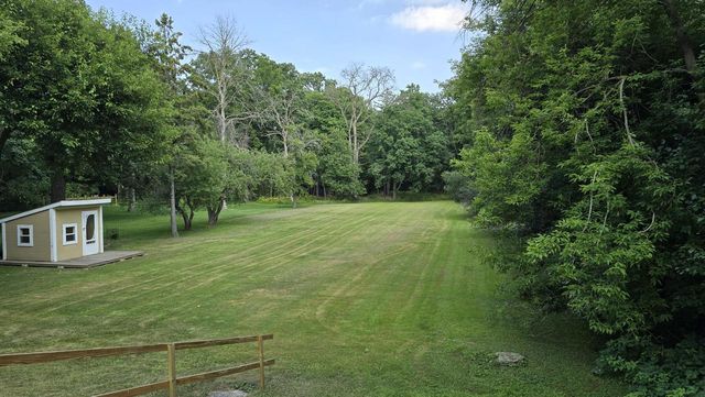 2902 S 124th STREET, West Allis, WI 53227