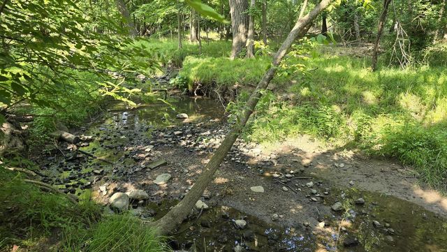 2902 S 124th STREET, West Allis, WI 53227