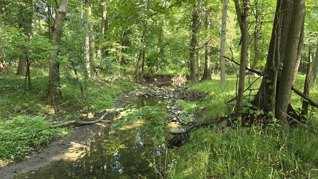 2902 S 124th STREET, West Allis, WI 53227