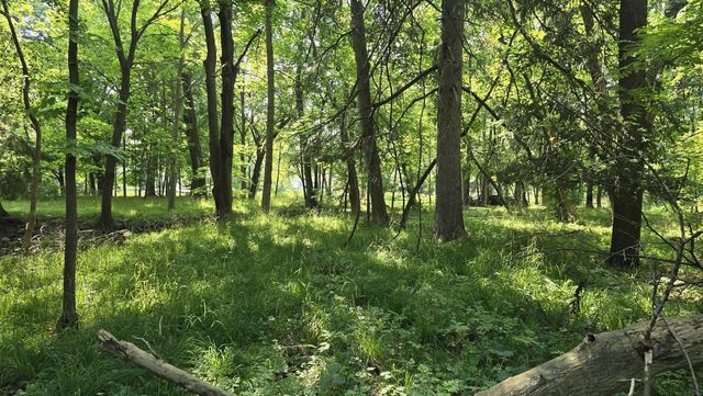 2902 S 124th STREET, West Allis, WI 53227