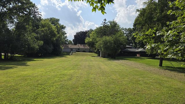 2902 S 124th STREET, West Allis, WI 53227