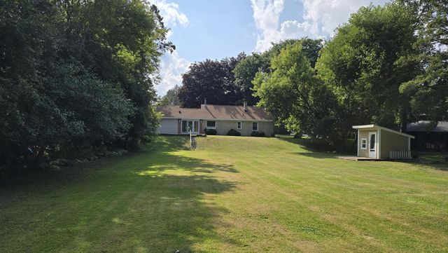 2902 S 124th STREET, West Allis, WI 53227