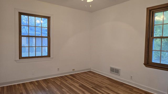 2902 S 124th STREET, West Allis, WI 53227