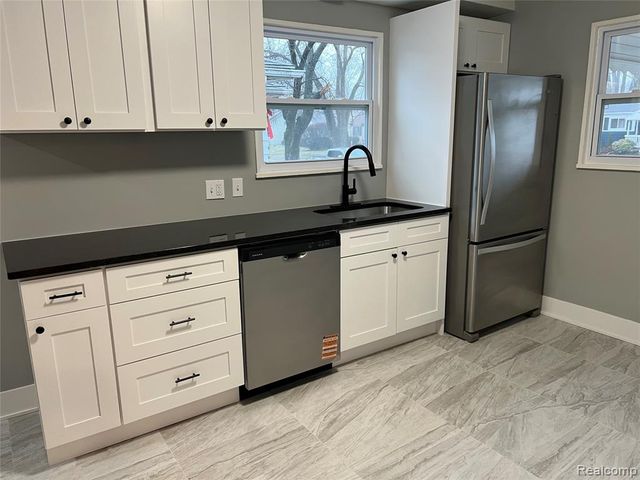 18506 Wakenden, Redford, MI 48240