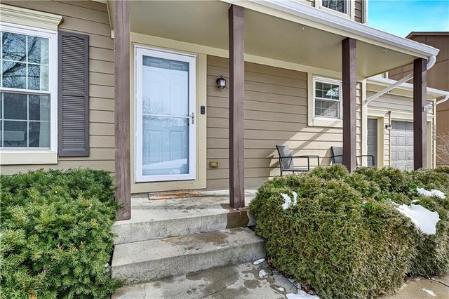 15459 S Sturgeon Drive, Olathe, KS 66062