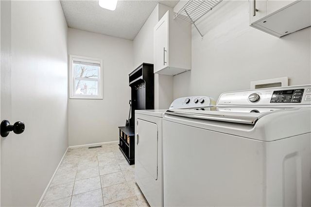 15459 S Sturgeon Drive, Olathe, KS 66062