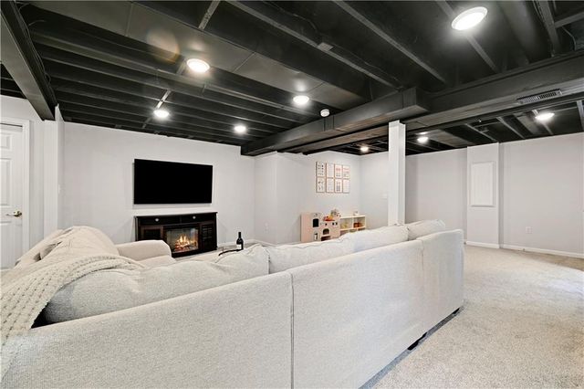 15459 S Sturgeon Drive, Olathe, KS 66062