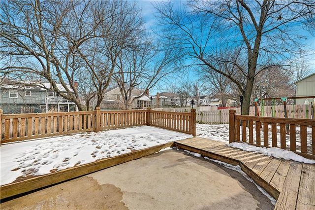 15459 S Sturgeon Drive, Olathe, KS 66062